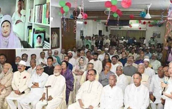 নেতাকর্মীদের সঙ্গে খালেদা জিয়ার ঈদ শুভেচ্ছা বিনিময়