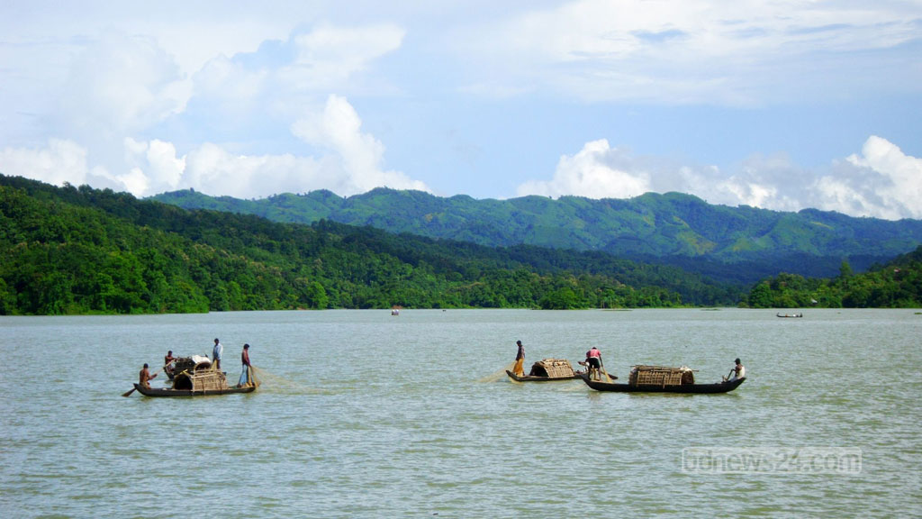 ১ মে থেকে কাপ্তাই হ্রদে ৩ মাসের জন্য মাছ শিকার নিষিদ্ধ