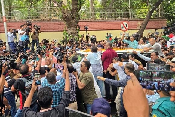 বিমানবন্দর থেকে গুলশানের বাসভবন পর্যন্ত খালেদা জিয়াকে ব্যাপক সংবর্ধনা