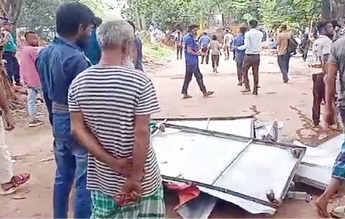 সোহরাওয়ার্দী উদ্যানের ভেতরের সব অবৈধ স্থাপনা গুঁড়িয়ে দেওয়া হচ্ছে