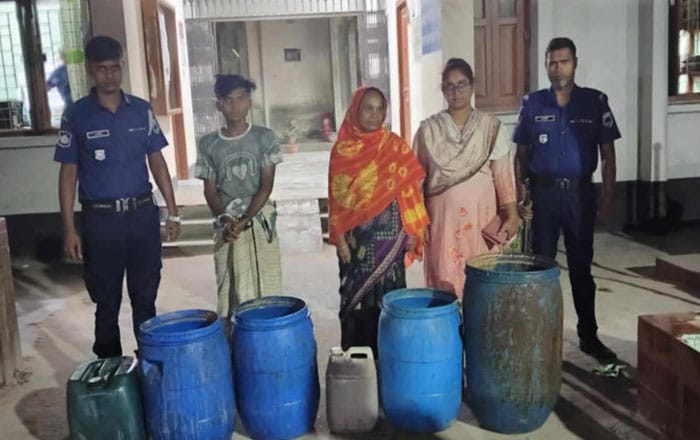 দুর্গাপুরে ২৭৮ লিটার চোলাই মদ উদ্ধার