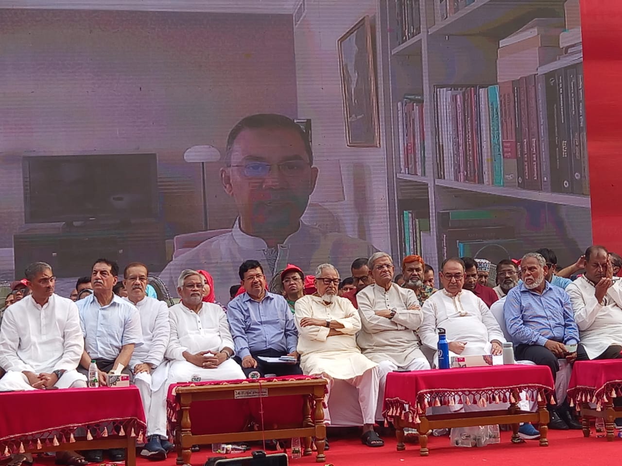 বিদেশিদের স্বার্থ রক্ষার পরিবর্তে অন্তর্বর্তীকালীন সরকারকে সবার আগে দেশের স্বার্থ নিশ্চিত করতে হবে