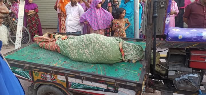 ৪ সন্তান ফেলে মোবাইলে বিয়ে, উভয় কুল হারিয়ে গলায় ফাঁস এক প্রবাসীর স্ত্রী