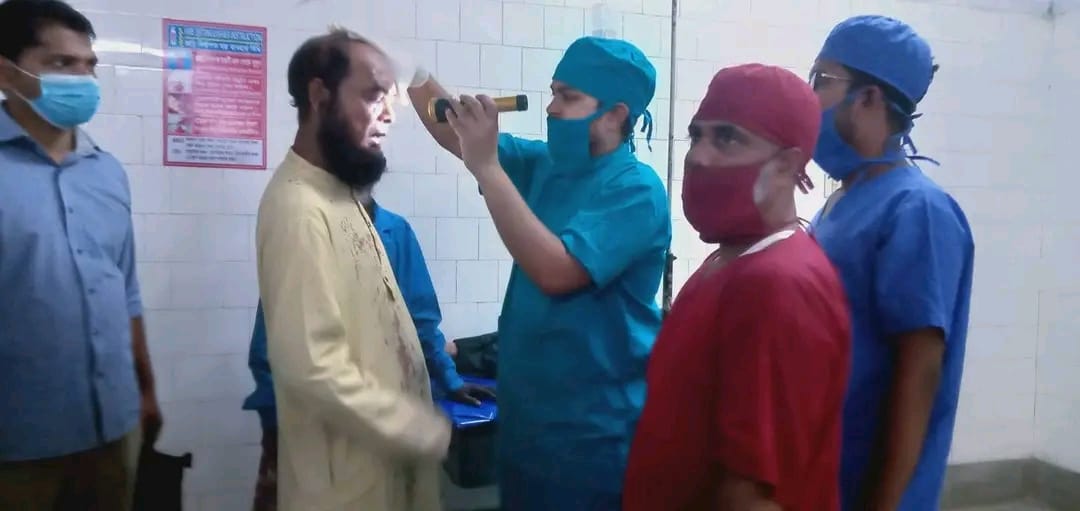 ময়মনসিংহে দুর্বৃত্তদের ছুরিকাঘাতে মাদ্রাসা সুপার আহত ও হামলাকারী ২ জনকে পুলিশে সোপর্দ