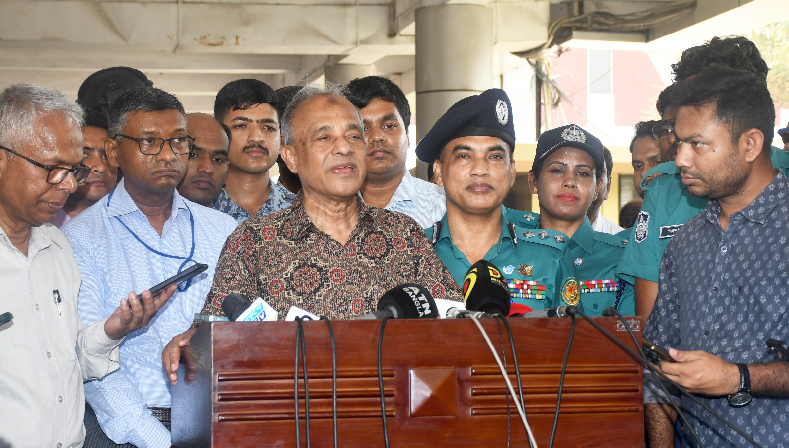 সাবেক রাষ্ট্রপতি আবদুল হামিদের দেশত্যাগ ঘটনায় দায়ী সবার বিরুদ্ধে ব্যবস্থা নেয়া হবে- স্বরাষ্ট্র উপদেষ্টা