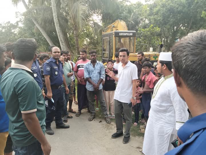 অবৈধভাবে মাটি উত্তোলনে দাউদকান্দিতে ভ্রাম্যমাণ আদালতে”র এক লক্ষ টাকা জরিমানা সহ অনাদায়ে ১৫ দিনের জেল