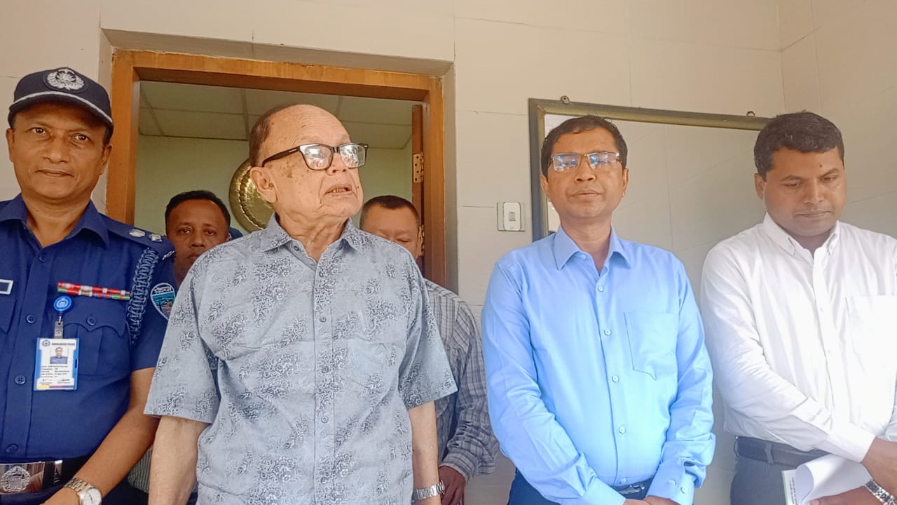 দেশ খাদ্য উৎপাদনে এখন স্বয়ংসম্পূর্ণ : খাদ্য ও ভূমি মন্ত্রনালয়ের উপদেষ্টা আলী ইমাম মজুমদার