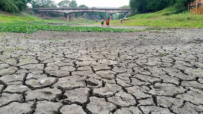 প্রচন্ড তাপদাহে রাজশাহীর জনজীবন অতিষ্ঠ