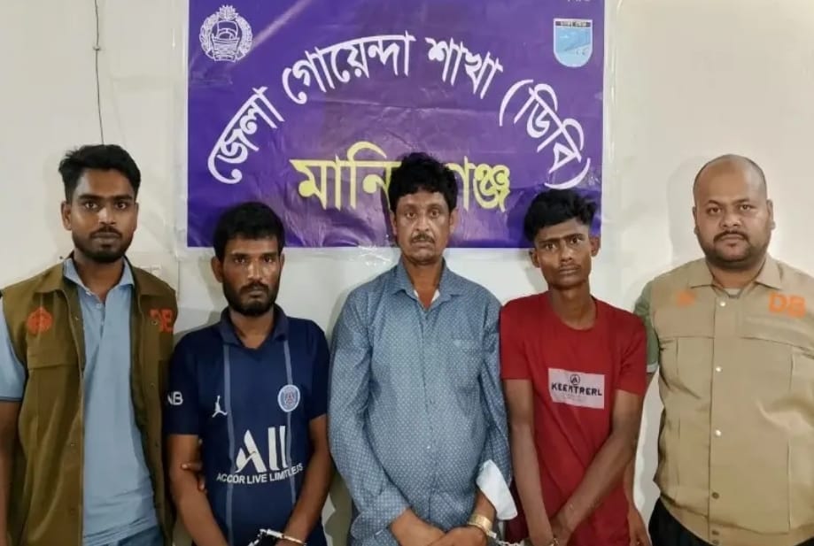 হরিরামপুরে পাঁচশত পিস ইয়াবাসহ গ্রেফতার ৩