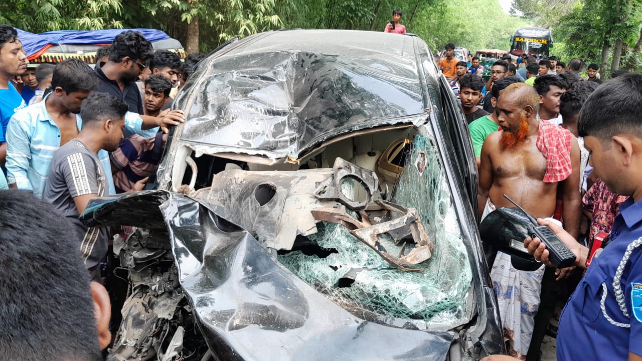 ঢাকা-বরিশাল মহাসড়কে বাস-মাইক্রোবাসের মুখোমুখি সংঘর্ষ, শিশুসহ আহত ১০