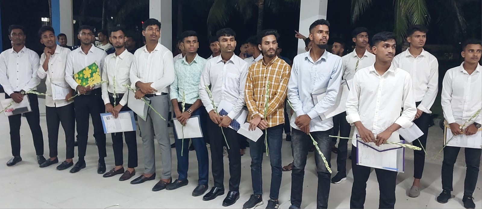 মাদারীপুরে ১২০ টাকায় পুলিশে চাকরি পেলেন ১৬ জন