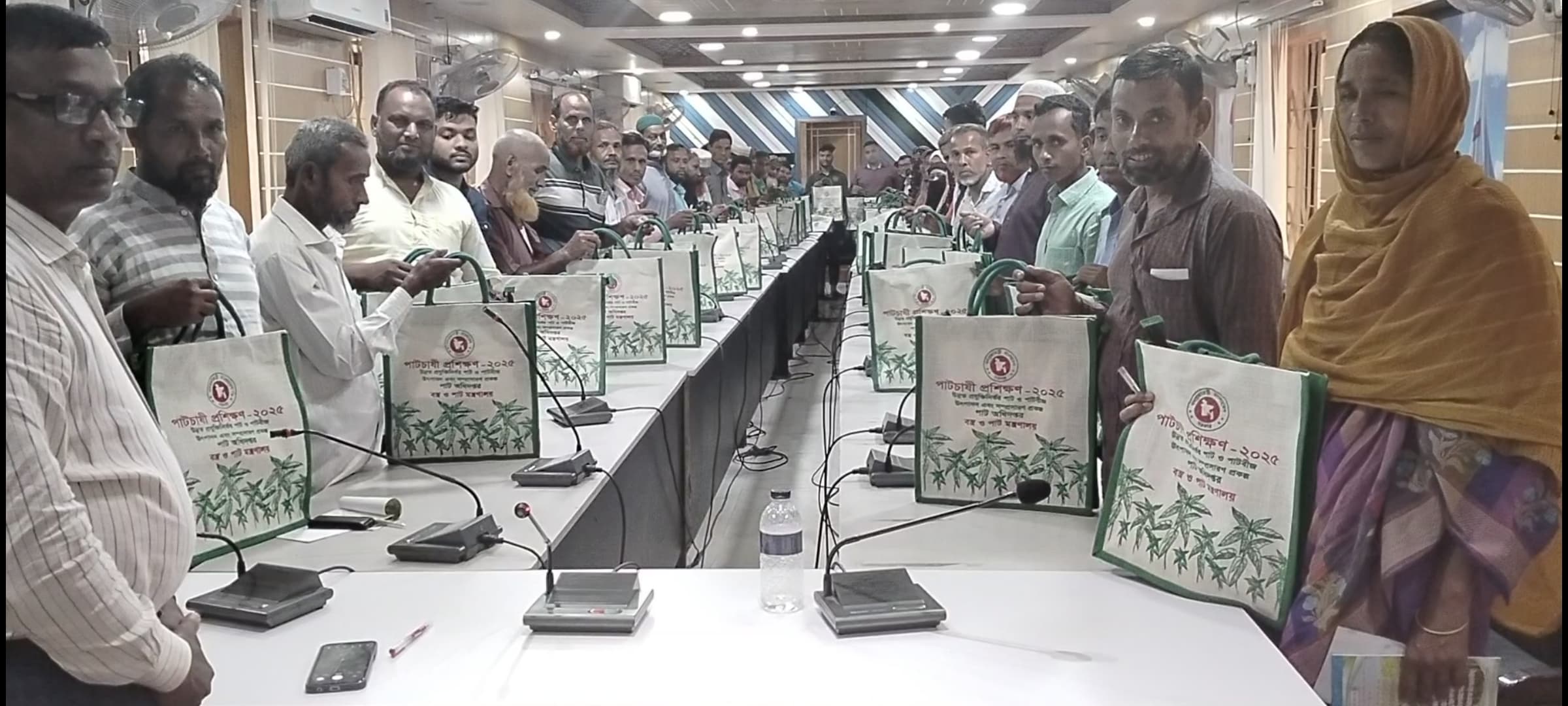 ঠাকুরগাঁওয়ে পাট চাষে নবউদ্যম: কৃষক-প্রশাসনের সম্মিলিত প্রয়াসে ‘সোনালি আঁশ’-এর প্রত্যাবর্তন