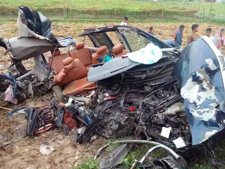 বীরগঞ্জে ট্রাক ও মাইক্রো মুখোমুখি সংঘর্ষ, ৪ জনের মর্মান্তিক মৃত্যু.