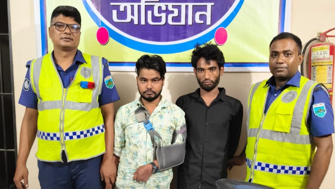 বগুড়ায় ফেন্সিডিলসহ দুই মাদক কারবারি গ্রেপ্তার