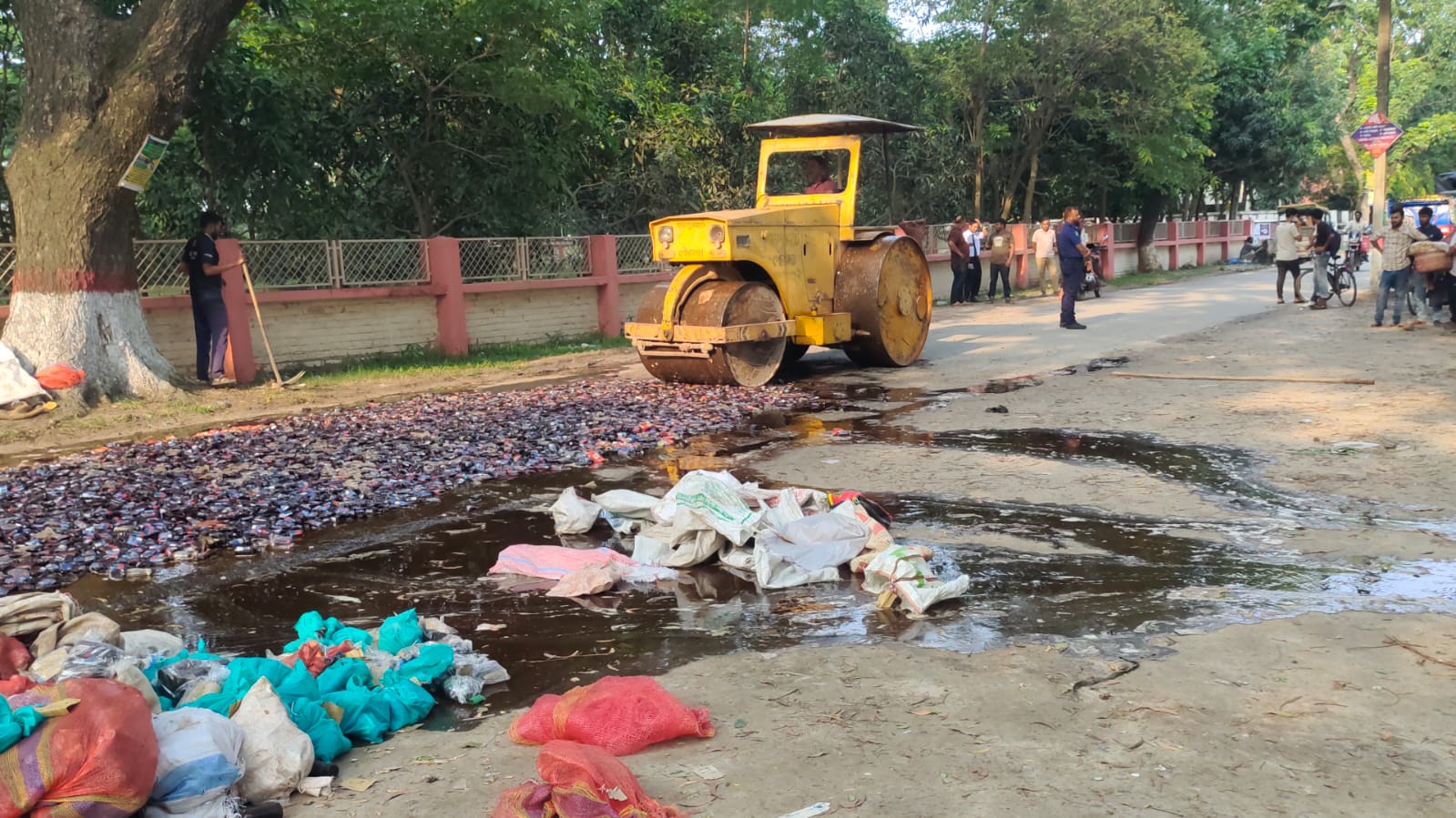 জয়পুরহাটে বিভিন্ন সময় আইনশৃঙ্খলা বাহিনীর হাতে আটক হওয়া মাদকদ্রব্য ধ্বংস করা হয়েছে