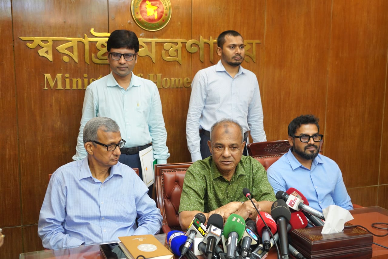 বার ঘন্টার মধ্যে কোরবানির বর্জ্য অপসারণ করা হবে- স্বরাষ্ট্র উপদেষ্টা