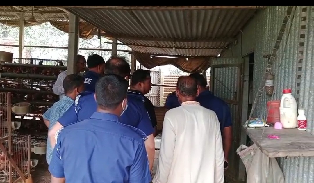 টাঙ্গাইলের কালিহাতীতে লেয়ার মুরগি ফার্মের পেছনে যুবকের গলাকাটা লাশ উদ্ধার: এলাকায় চাঞ্চল্য