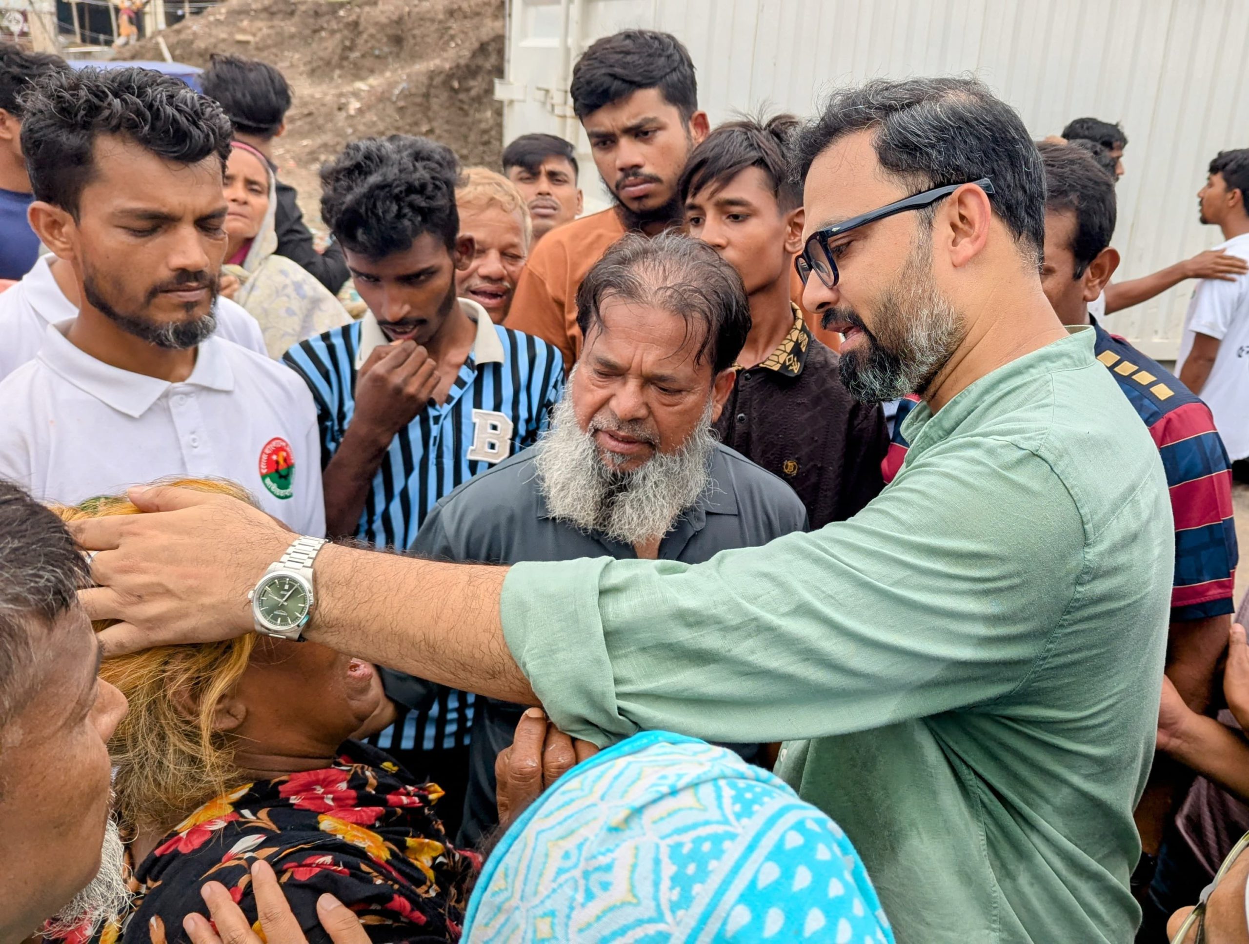 ক্ষতিগ্রস্ত তিন হাজার পরিবারের প্রতি বেলার খাবার চলমান রয়েছে : আমিনুল হক