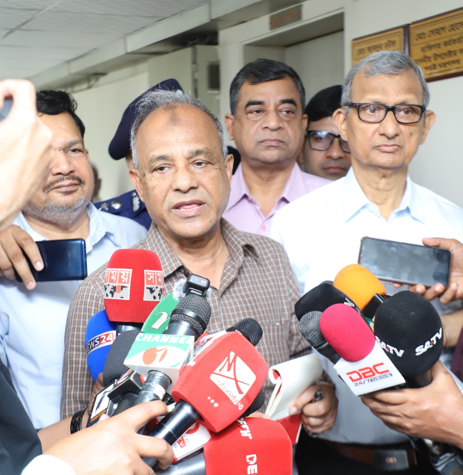 ঈদ যাত্রা নিরাপদ ও নির্বিঘ্ন করতে পদক্ষেপ নেয়া হয়েছে- স্বরাষ্ট্র উপদেষ্টা