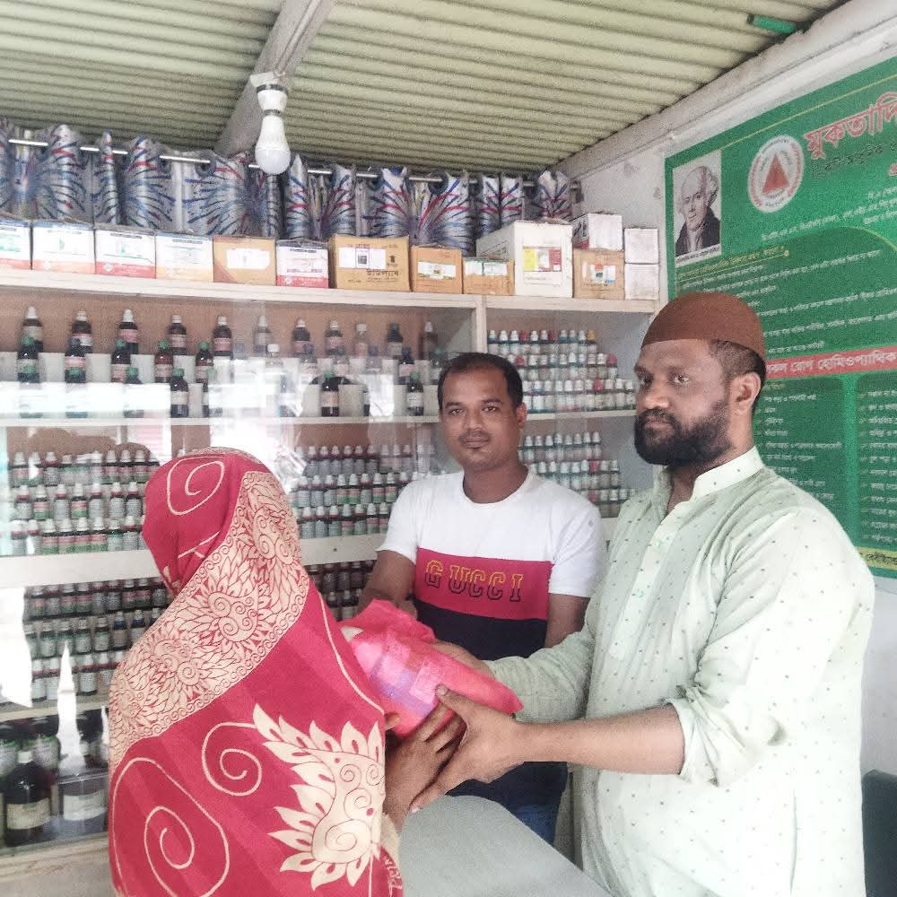 টাঙ্গাইল নাগরপুরে অসচ্ছলদের মাঝে ঈদ সামগ্রী বিতরণ করলেন ডা.এম.এ.মান্নান