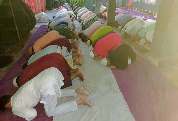 দিনাজপুরে সৌদি আরবের সাথে আগাম ঈদুল আযহার নামাজ অনুষ্ঠিত