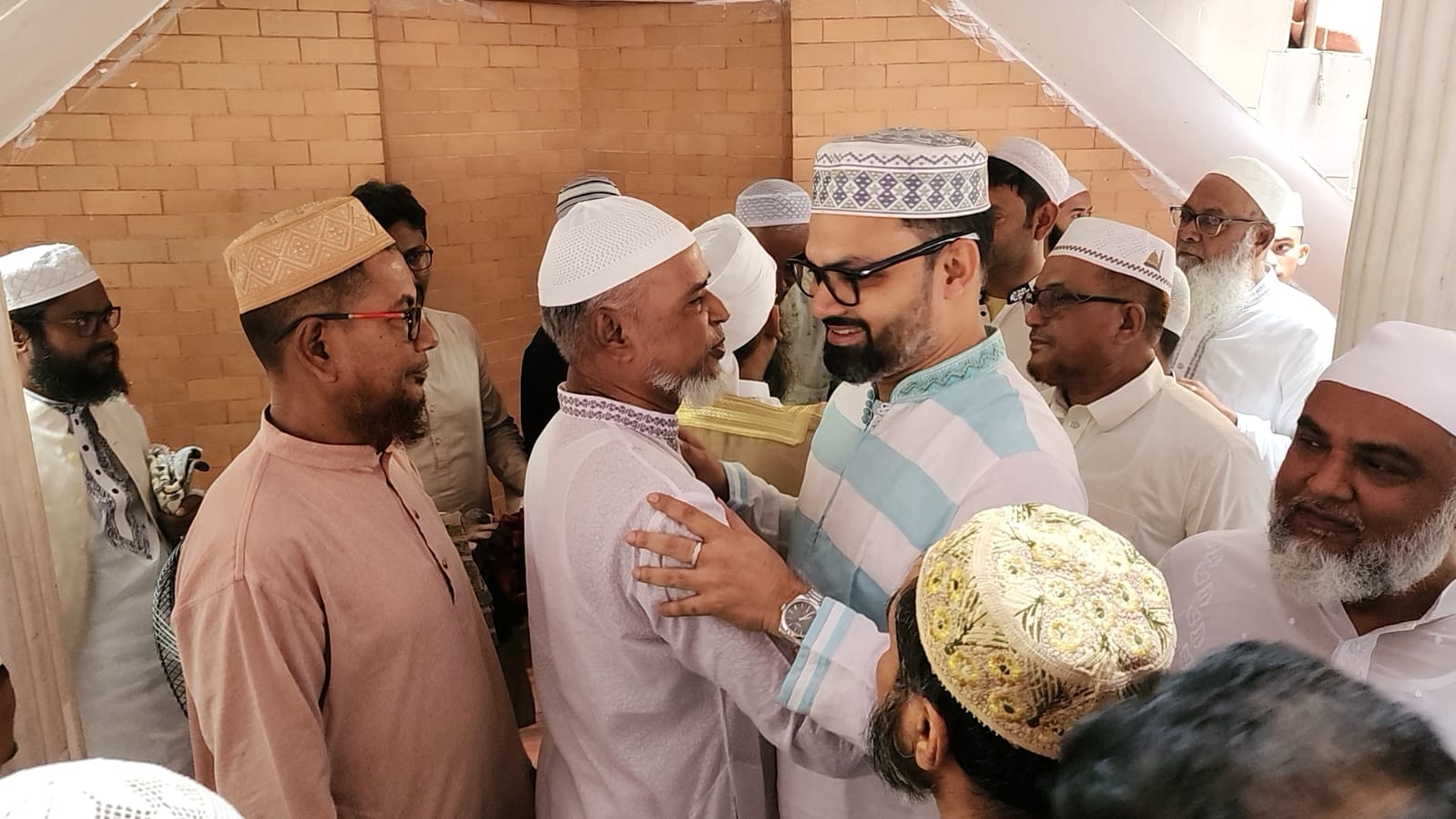 পল্লবীতে নিজ নির্বাচনী এলাকার নেতাকর্মী ও সর্বস্তরের মানুষের সঙ্গে ঈদ শুভেচ্ছা বিনিময়: আমিনুল হকের