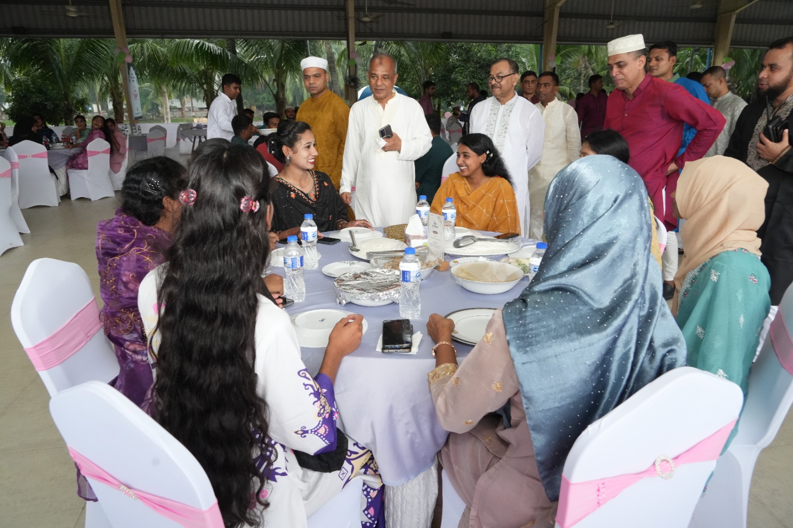 আইনশৃঙ্খলা বাহিনীর সদস্যদের সঙ্গে স্বরাষ্ট্র উপদেষ্টার ঈদ শুভেচ্ছা বিনিময়