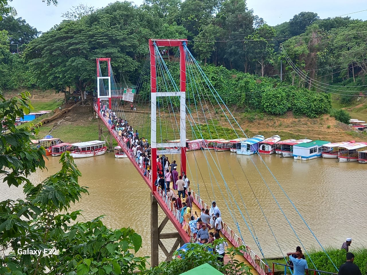 ঈদের ছুটিতে রাঙামাটিতে পর্যটকের ঢল, কাপ্তাইয়ের প্রকৃতির টানে মুগ্ধ ভ্রমণপিপাসুরা