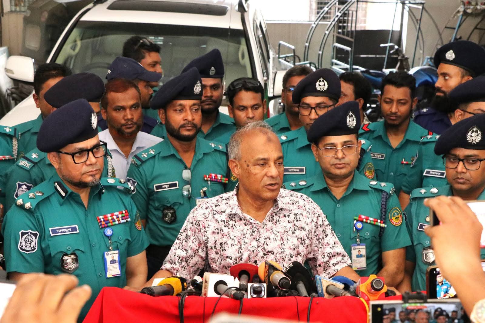 গাজীপুর মেট্রোপলিটন পুলিশের সাধারণ পুলিশ সদস্যদের স্বশরীরে খোঁজখবর নিলেন মাননীয় স্বরাষ্ট্র উপদেষ্টা|