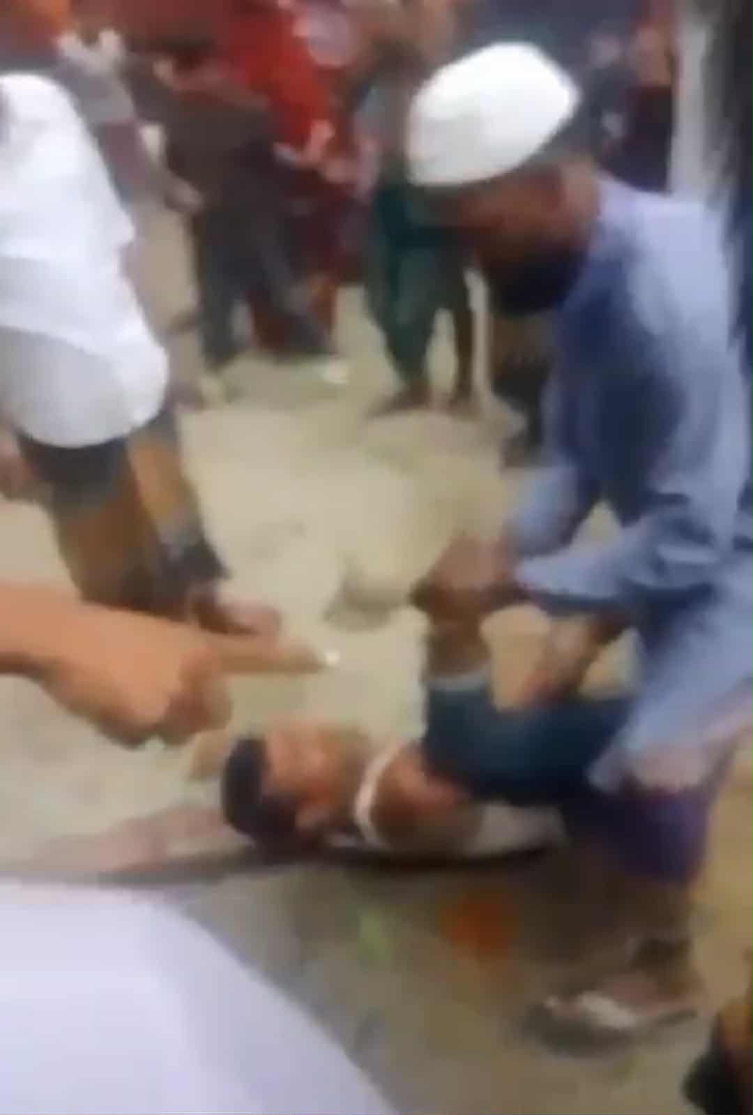 রাজবাড়ীতে চুরির অপবাদ দিয়ে শিকলে বেঁধে যুবককে রাতভর নির্যাতন ও শরীরের খেঁজুরের কাটাবিদ্ধ