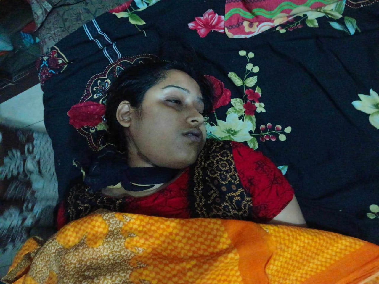 রাজবাড়ীর পাংশায় পরকিয়ার জেরে গৃহবধুর আত্মহত্যা।