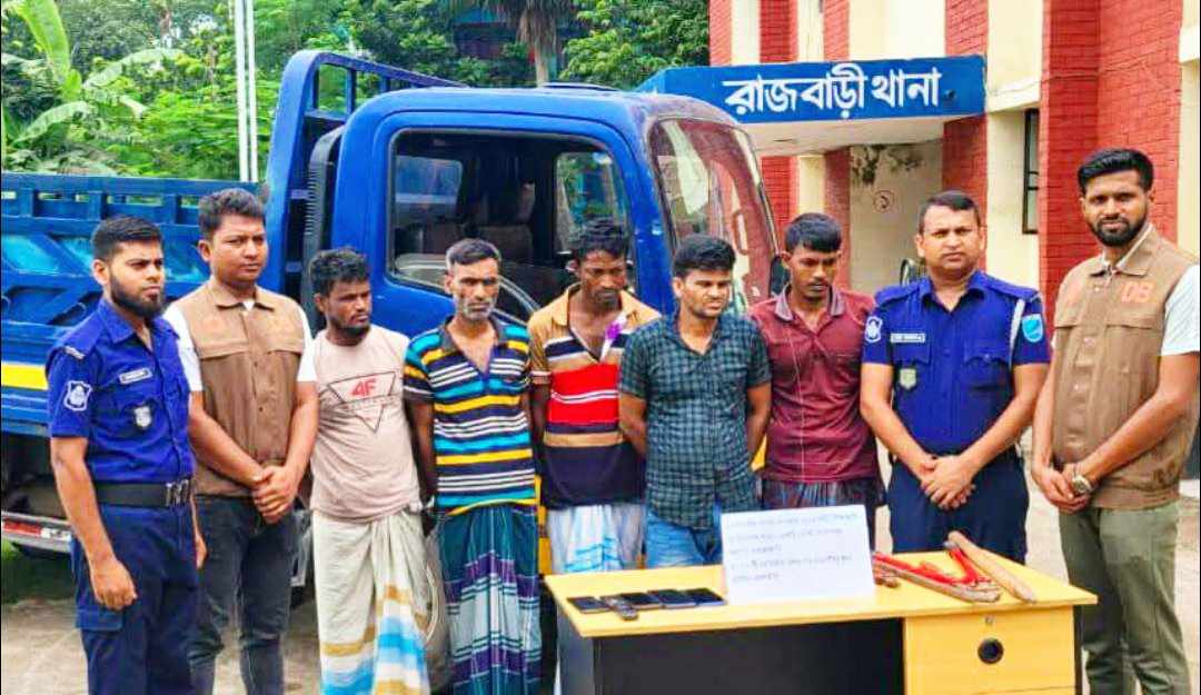 রাজবাড়ীতে ৩৬ ঘণ্টার অভিযানে আন্তঃজেলা ডাকাত চক্রের ৫ সদস্য গ্রেফতার
