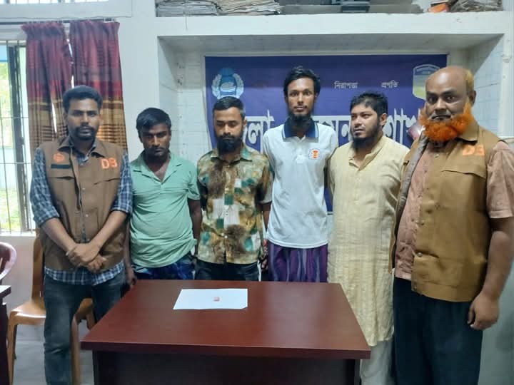 জামালপুরে ডিবি-১ এর অভিযানে ২০ পিস ইয়াবাসহ ৪ মাদক ব্যবসায়ী আটক