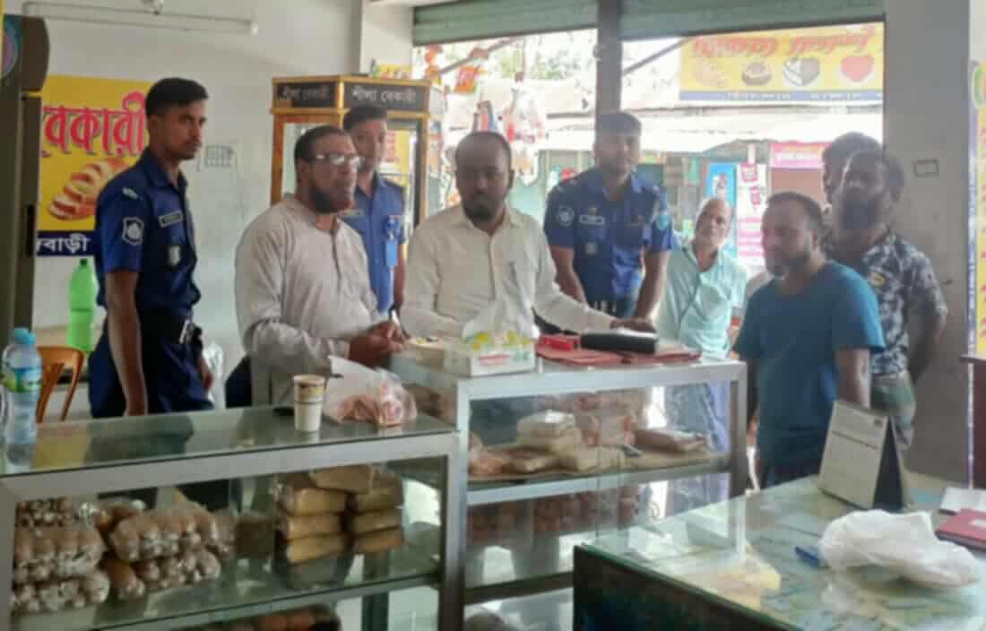রাজবাড়ীর বাণীবহ বাজার তদারকিতে শিলা বেকারিতে ভোক্তা অধিদপ্তরের অভিযান
