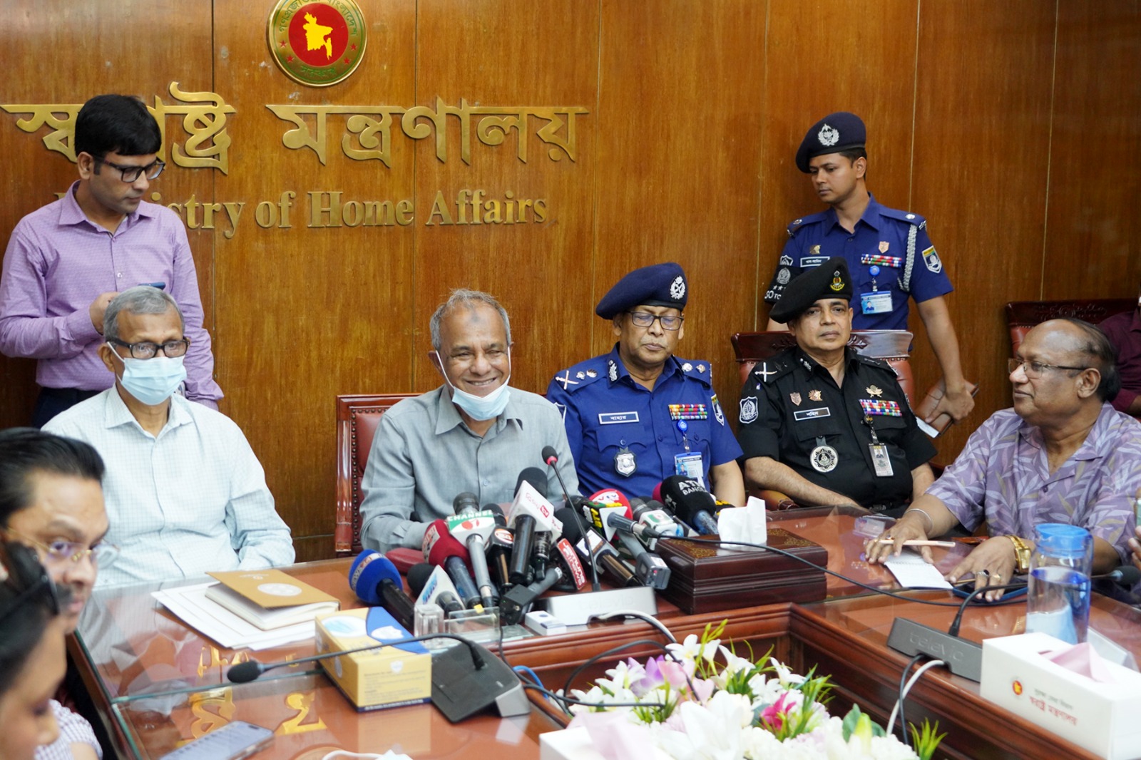 অপরাধের ঘটনায় আইনশৃঙ্খলা বাহিনী যথাসম্ভব দ্রুত ব্যবস্থা নিচ্ছে- স্বরাষ্ট্র উপদেষ্টা