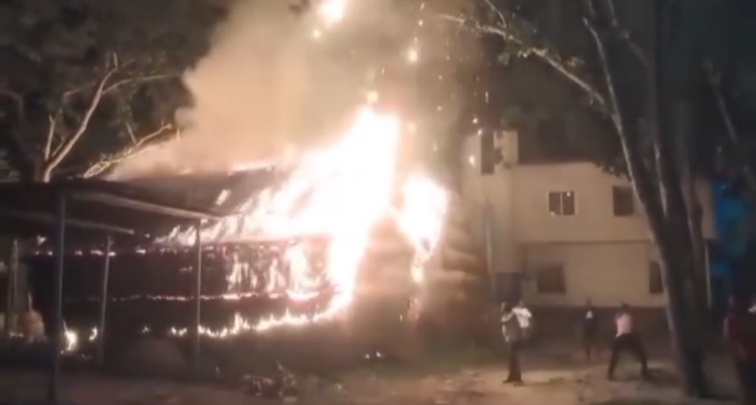 পাঁচবিবিতে শত্রুতাই খড়ের পালায় আগুন