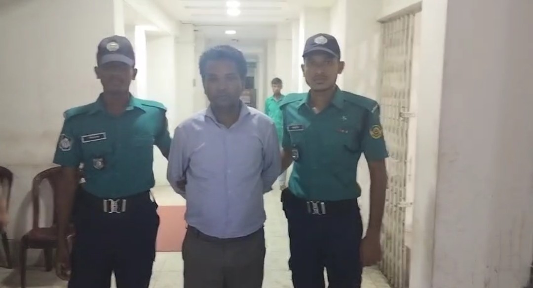 *সাংবাদিক পরিচয় দিয়ে আবাসিক হোটেলে চাঁদাবাজির ঘটনায় কথিত সাংবাদিক গ্রেফতার।*