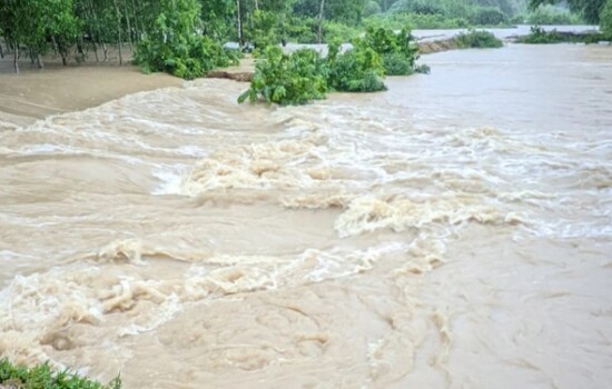 ফেনীর বন্যানিয়ন্ত্রণ বাঁধের ১৪টি স্থানে ভাঙন, ৩০ গ্রাম প্লাবিত