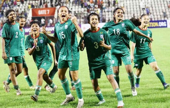 সাগরিকার নৈপুণ্যে নেপালকে এক হালি গোল দিয়ে সাফ চ্যাম্পিয়ন বাংলাদেশ