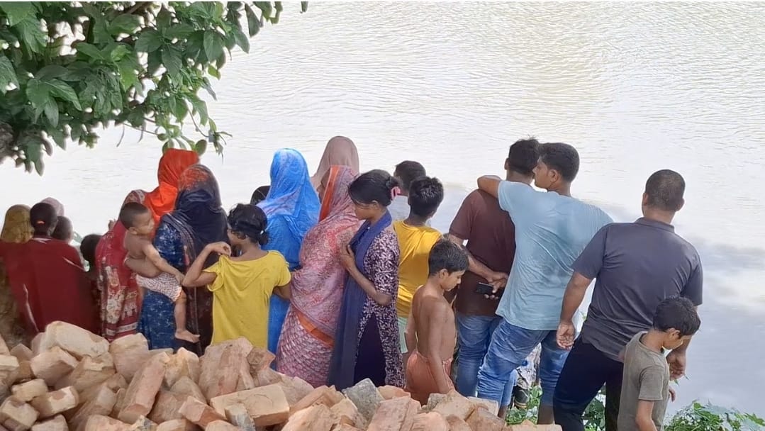 মাদারীপুরে আড়িয়াল খা নদী থেকে অজ্ঞাত নারীর লাশ উদ্ধার