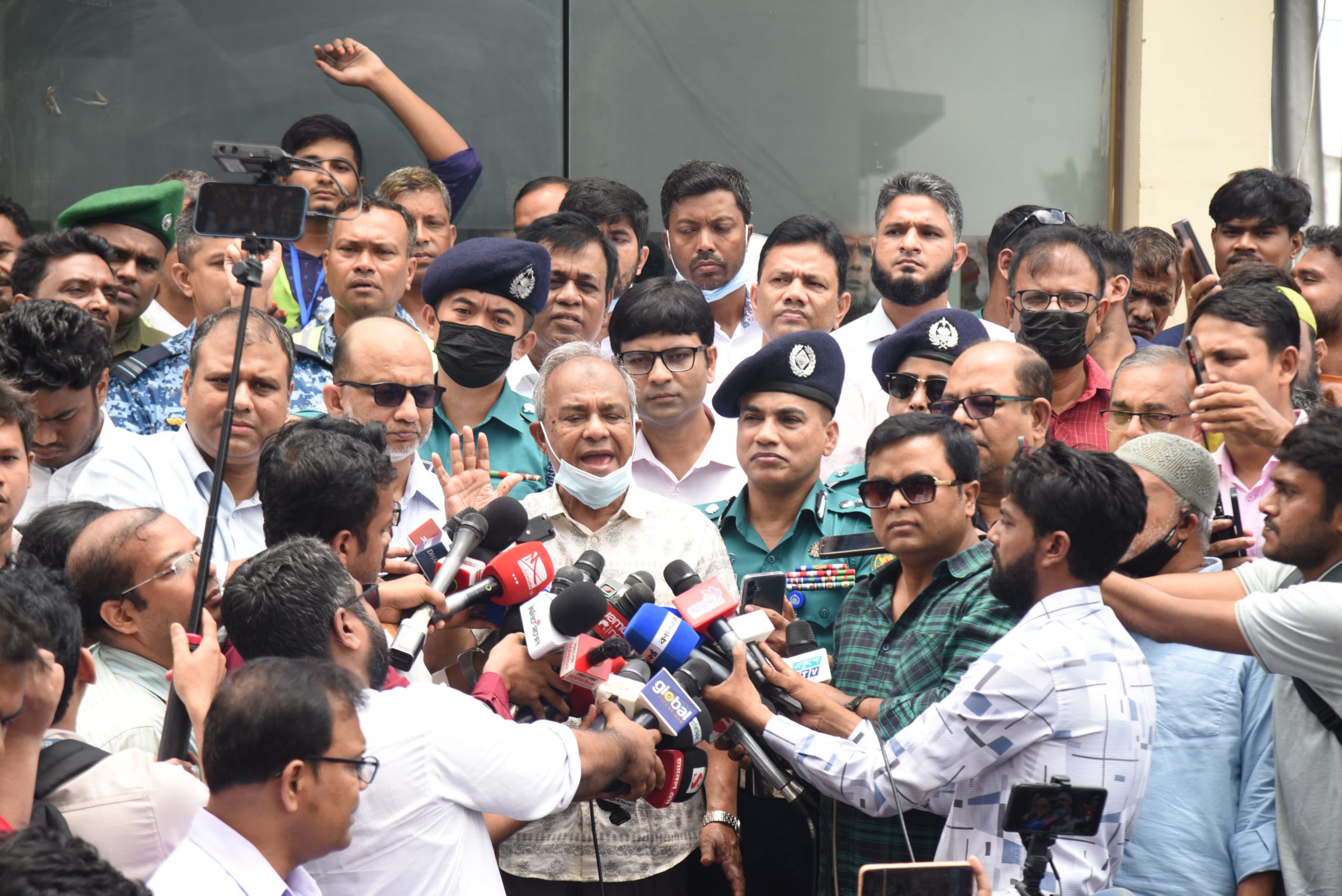 বাংলাদেশে বর্তমানে কোনো ধরনের জঙ্গিবাদ নেই- স্বরাষ্ট্র ও কৃষি উপদেষ্টা