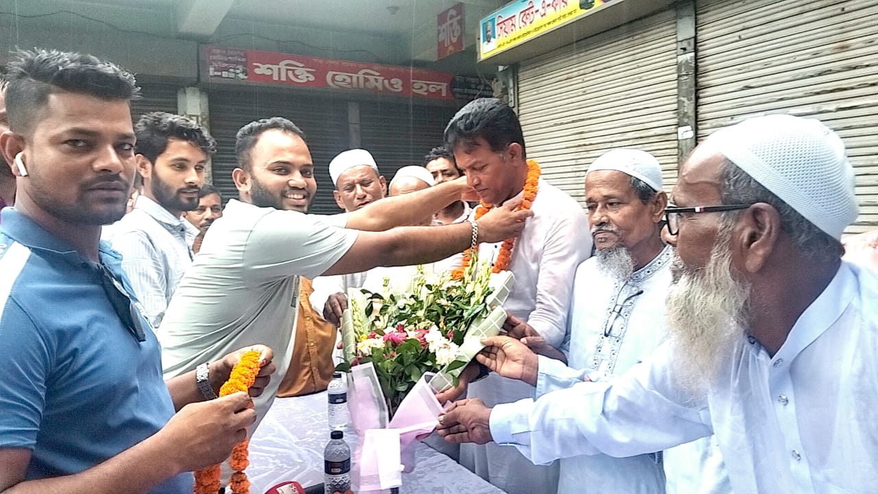 বিটেশ্বর ইউনিয়ন বিএনপির নবনির্বাচিত সভাপতি আব্দুল আওয়ালকে ছাত্রদলের সংবর্ধনা