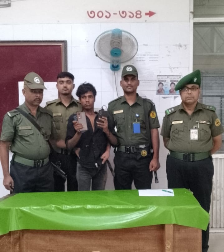 গাজীপুর মেডিকেলে ছিনতাই, আটক ১, উদ্ধার ৪ মোবাইল
