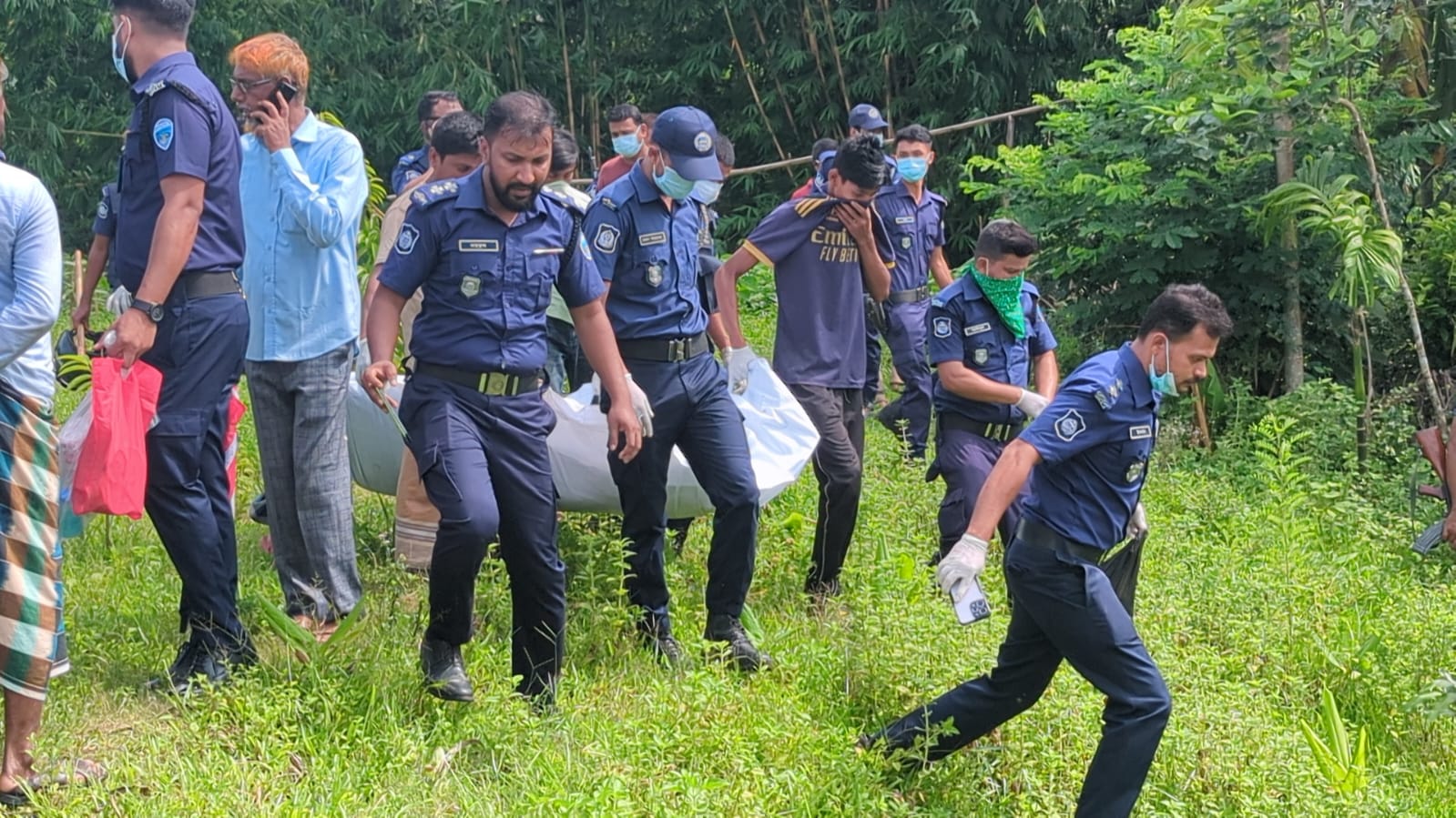 কাউখালীতে অপহৃত পোলট্রি ব্যবসায়ীর বস্তাবন্দি দ্বিখন্ডিত লাশ উদ্ধার,স্ত্রীসহ ঘাতক গ্রেফতার