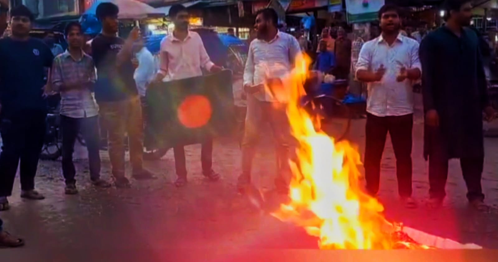 গাড়িবহরে হামলার প্রতিবাদে জয়পুরহাটে এনসিপির বিক্ষোভ মিছিল ও সমাবেশ