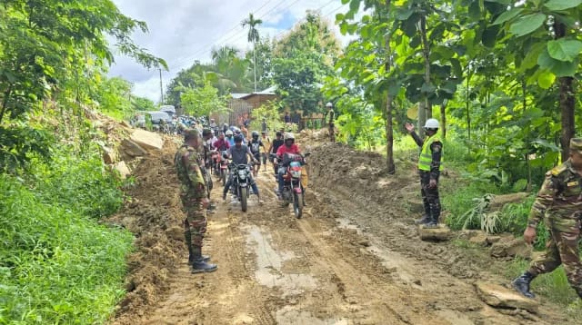 সাজেকে পাহাড় ধস: ১০ ঘণ্টা পর সচল যোগাযোগ, ফিরছে আটকা পড়া ৪২৫ পর্যটক