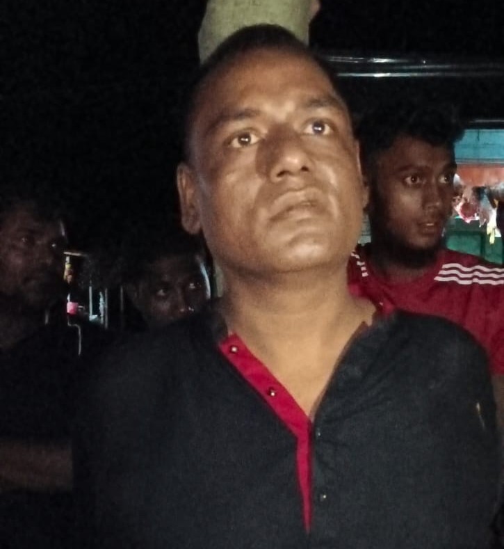 ১৬ মাইলে মাদক কারবারিকে গাছের সাথে বেধে মোটরসাইকেলে জ্বালিয়ে দিয়েছে উত্তেজিত জনতা