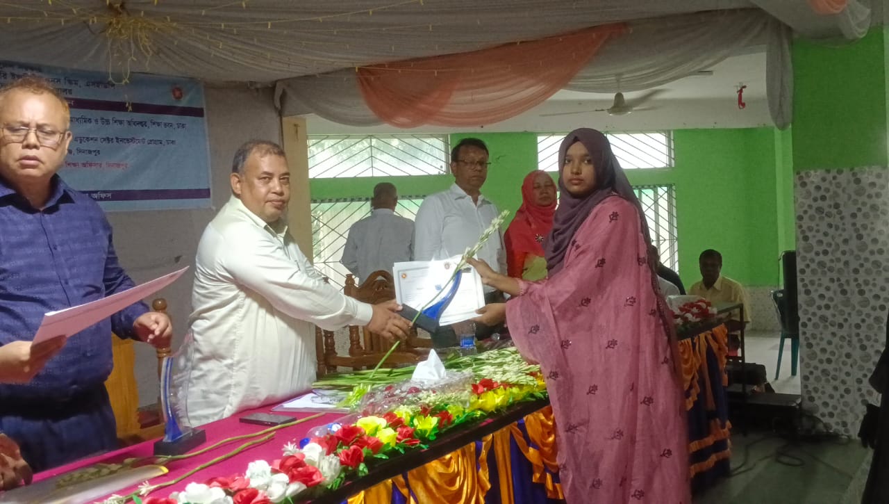 বীরগঞ্জে এসএসসি ও এইচএসসি সমমান পরীক্ষায় উত্তীর্ন শ্রেষ্ঠ শিক্ষার্থীদের মাঝে পুরুস্কার বিতরণী অনুষ্ঠান