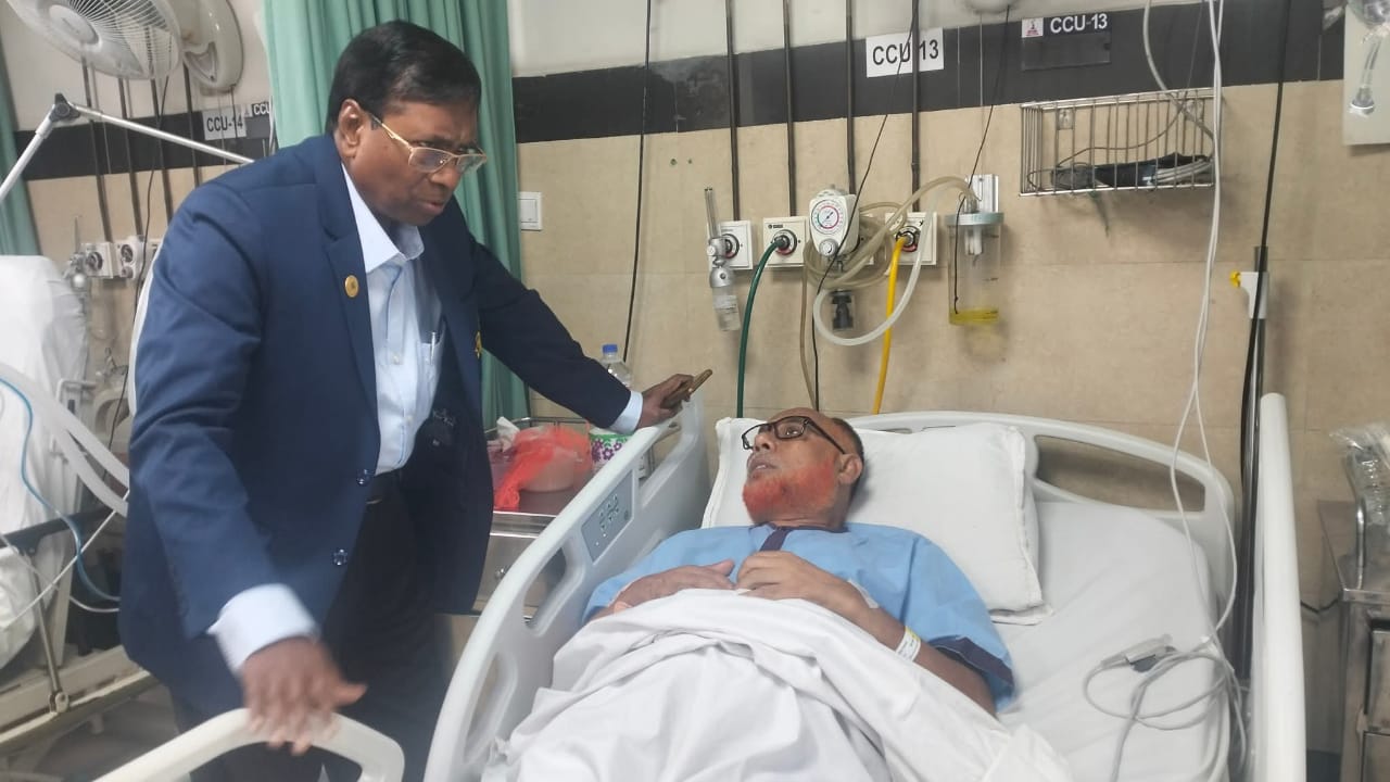 নুরুল ইসলাম নবাব হৃদরোগে আক্রান্ত হয়ে ইবনে সিনা হাসপাতালে ভর্তিব