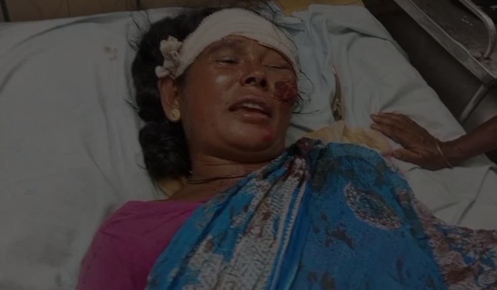 দিনাজপুরের বোচাগঞ্জ উপজেলার আটগাঁও ইউনিয়নে এক সংখ্যালঘু নারীকে কু*পি*য়ে আহত।